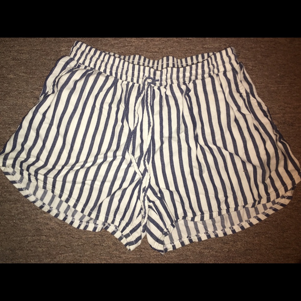 UNIVERSAL THREAD Blue and white striped shorts!